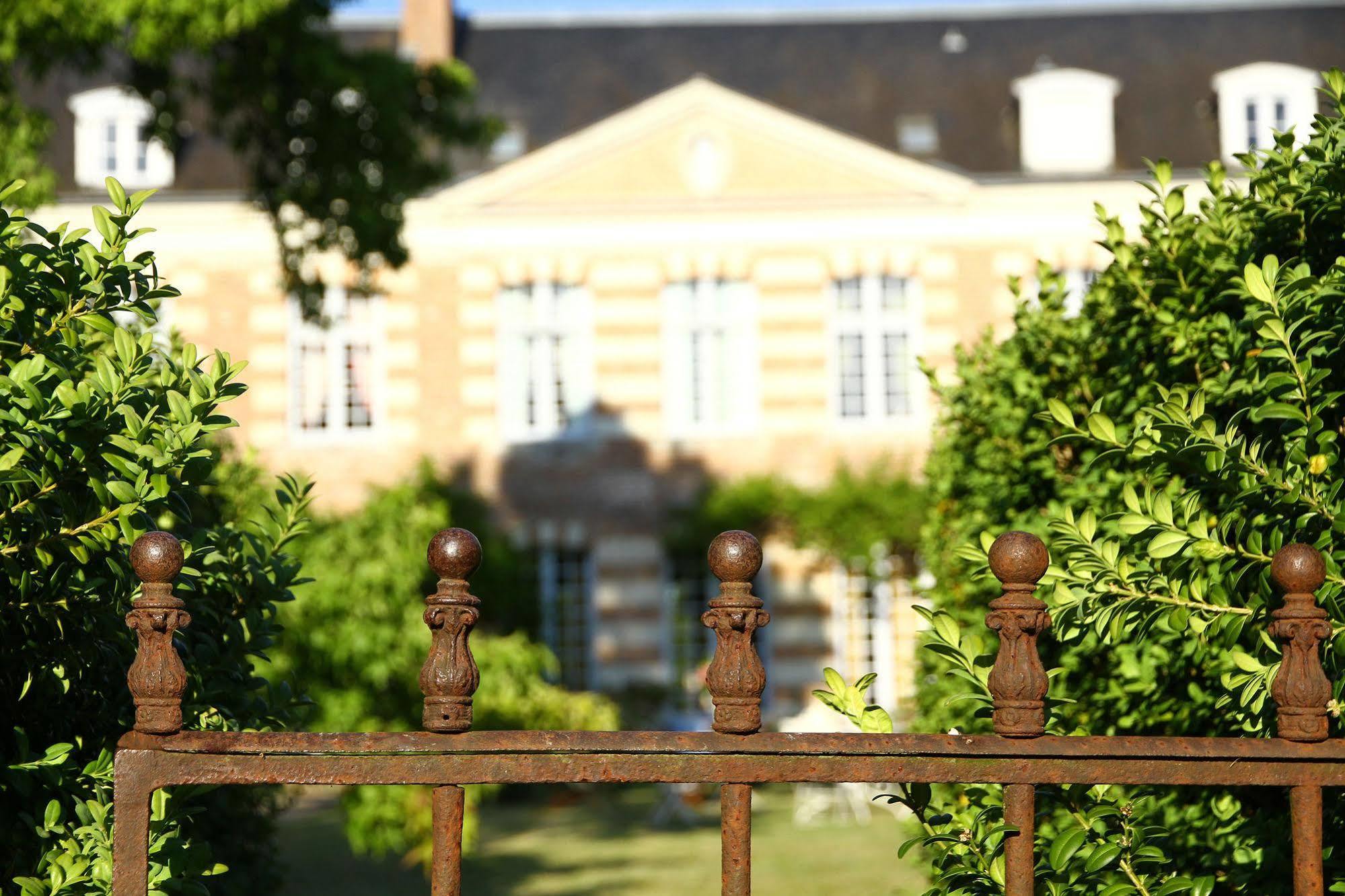 Chateau De La Giraudiere Villeny Exterior photo