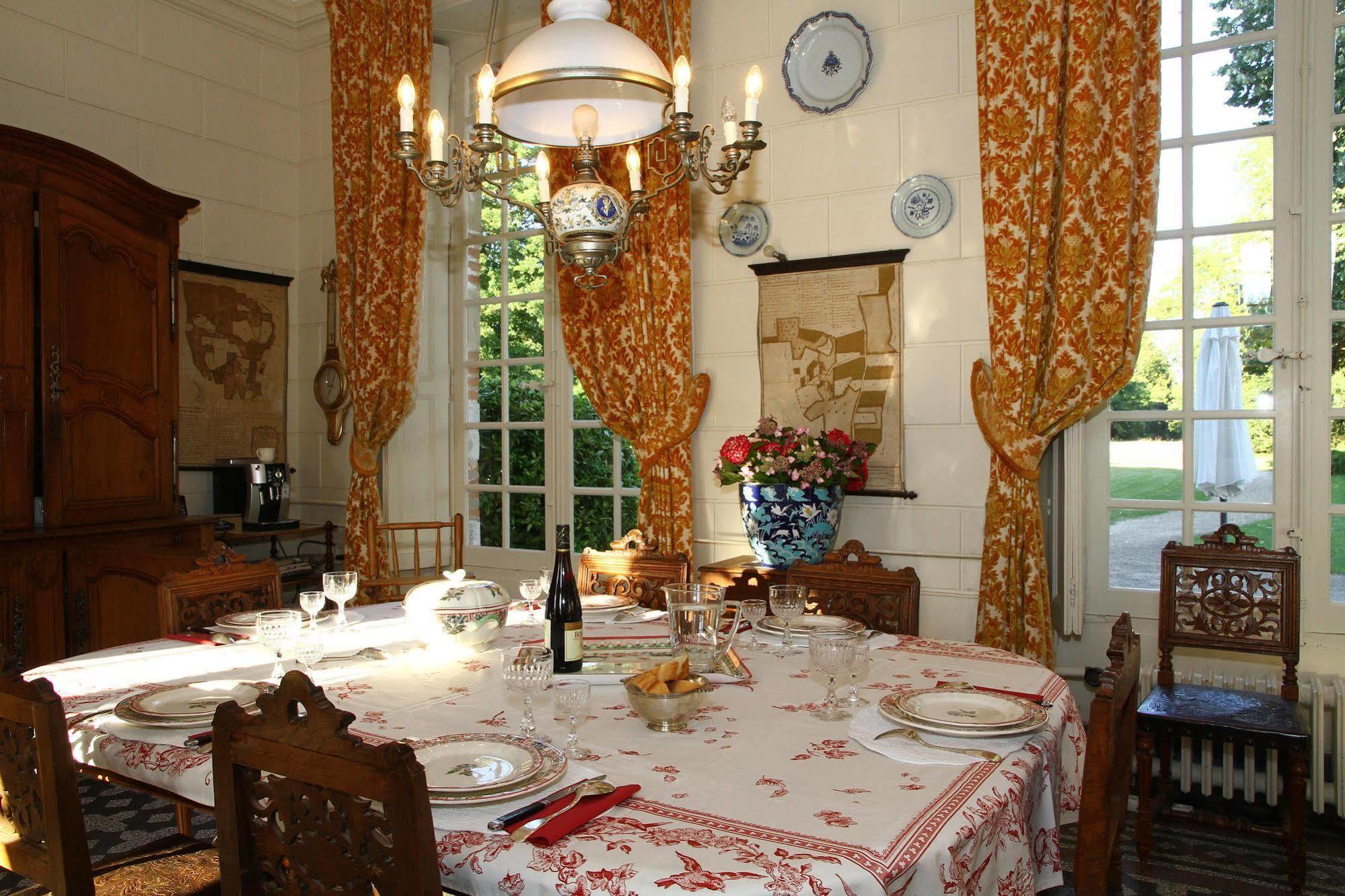 Chateau De La Giraudiere Villeny Exterior photo